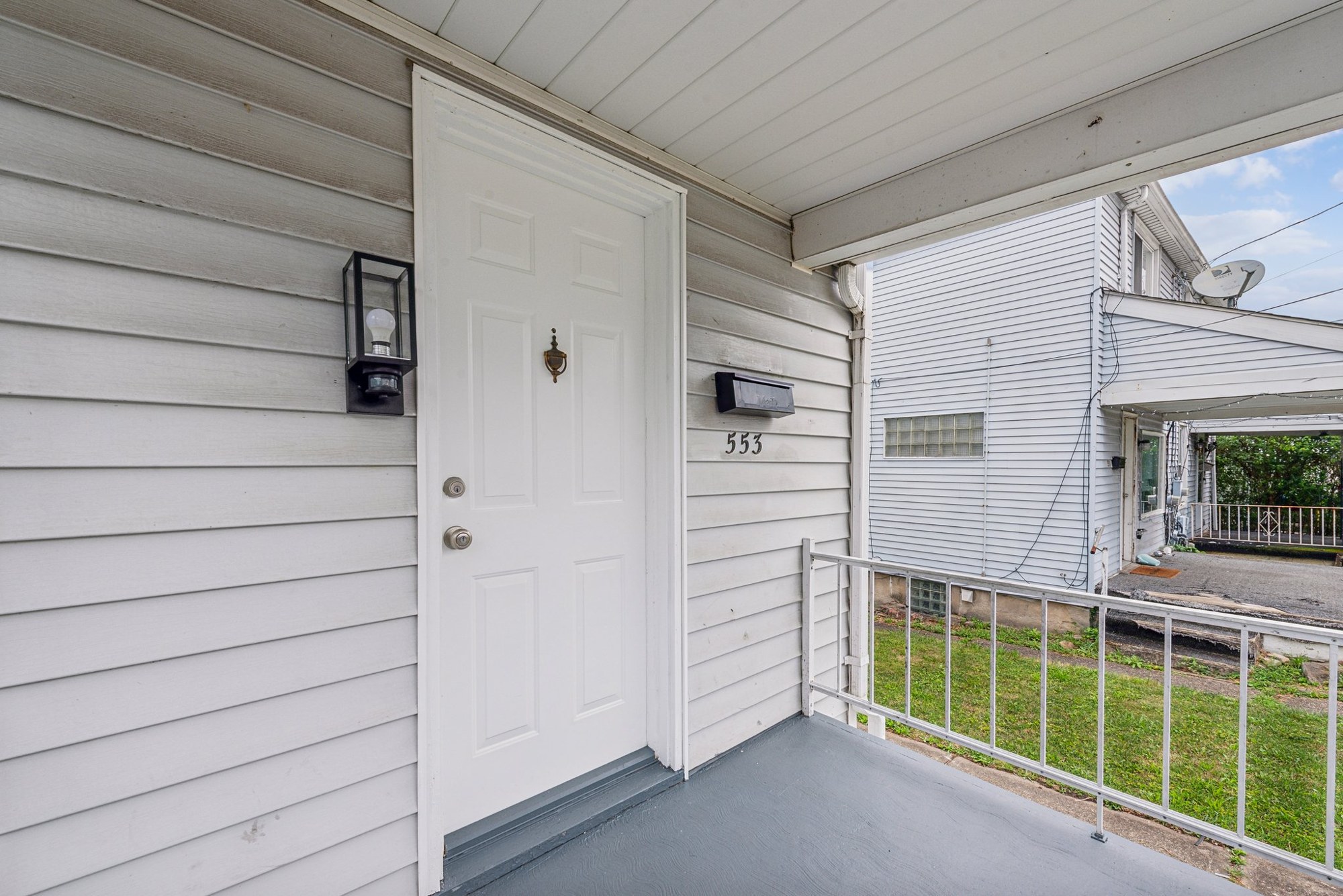 553 Farnsworth Ave – photo 2