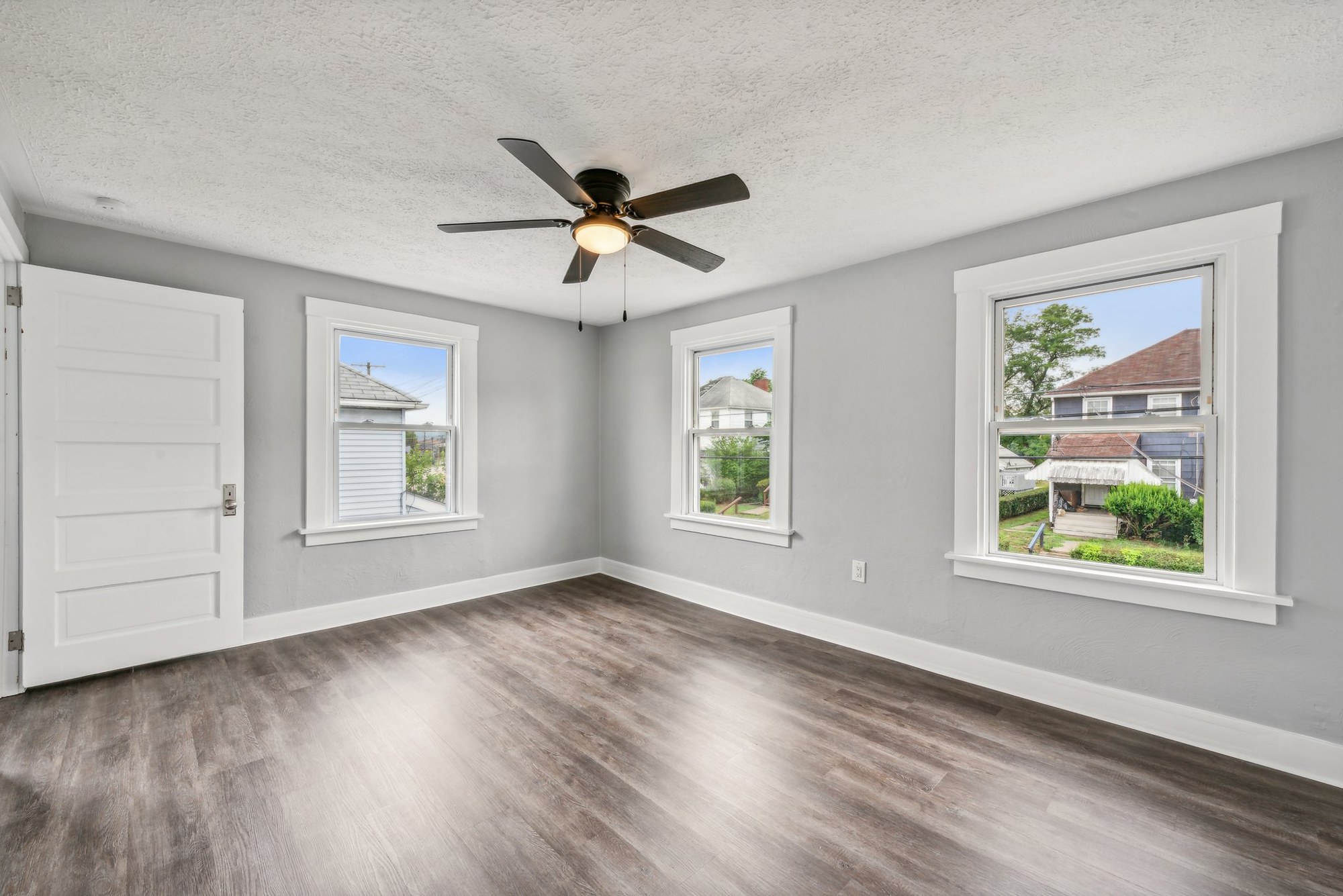 553 Farnsworth Ave – photo 9