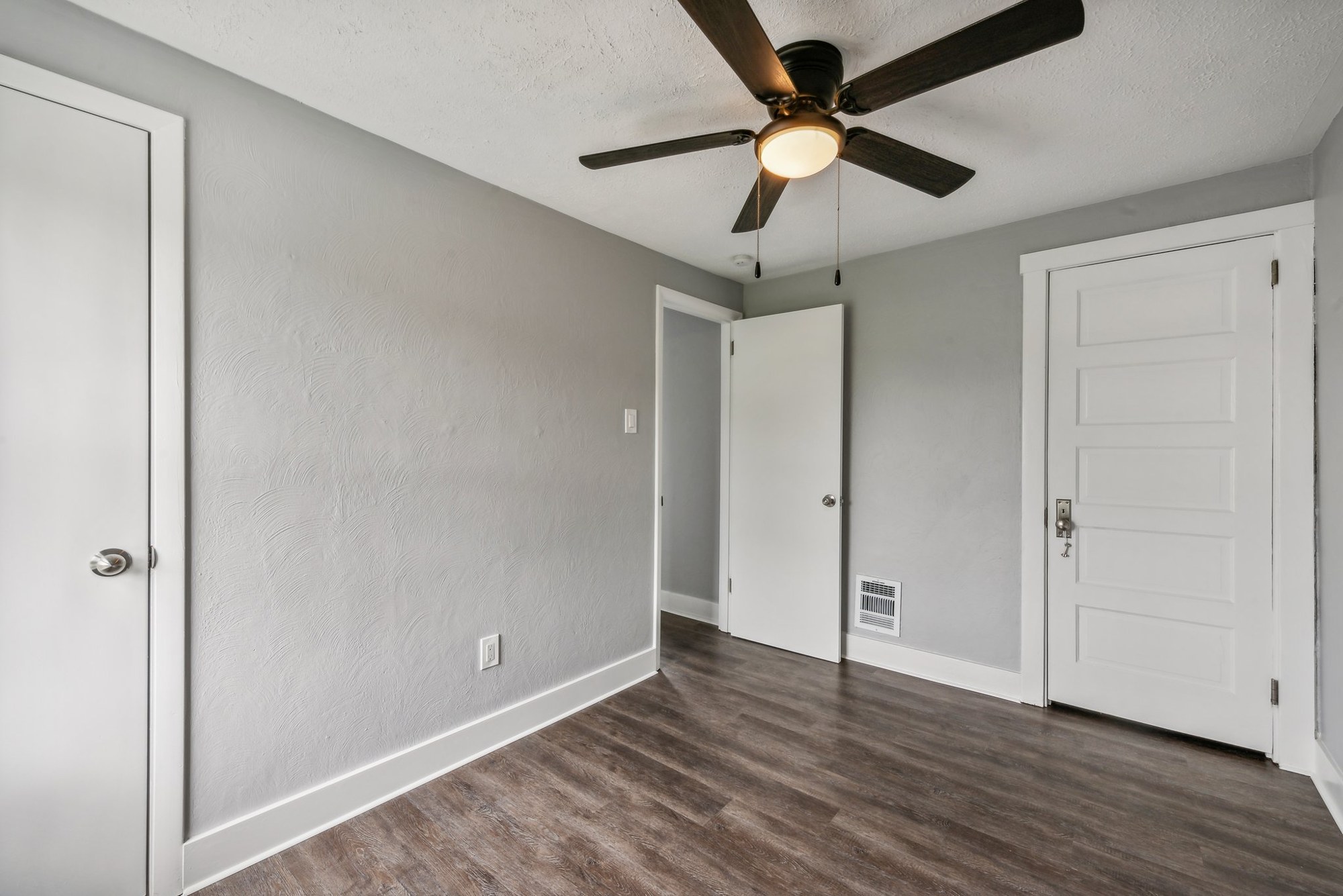 553 Farnsworth Ave – photo 10