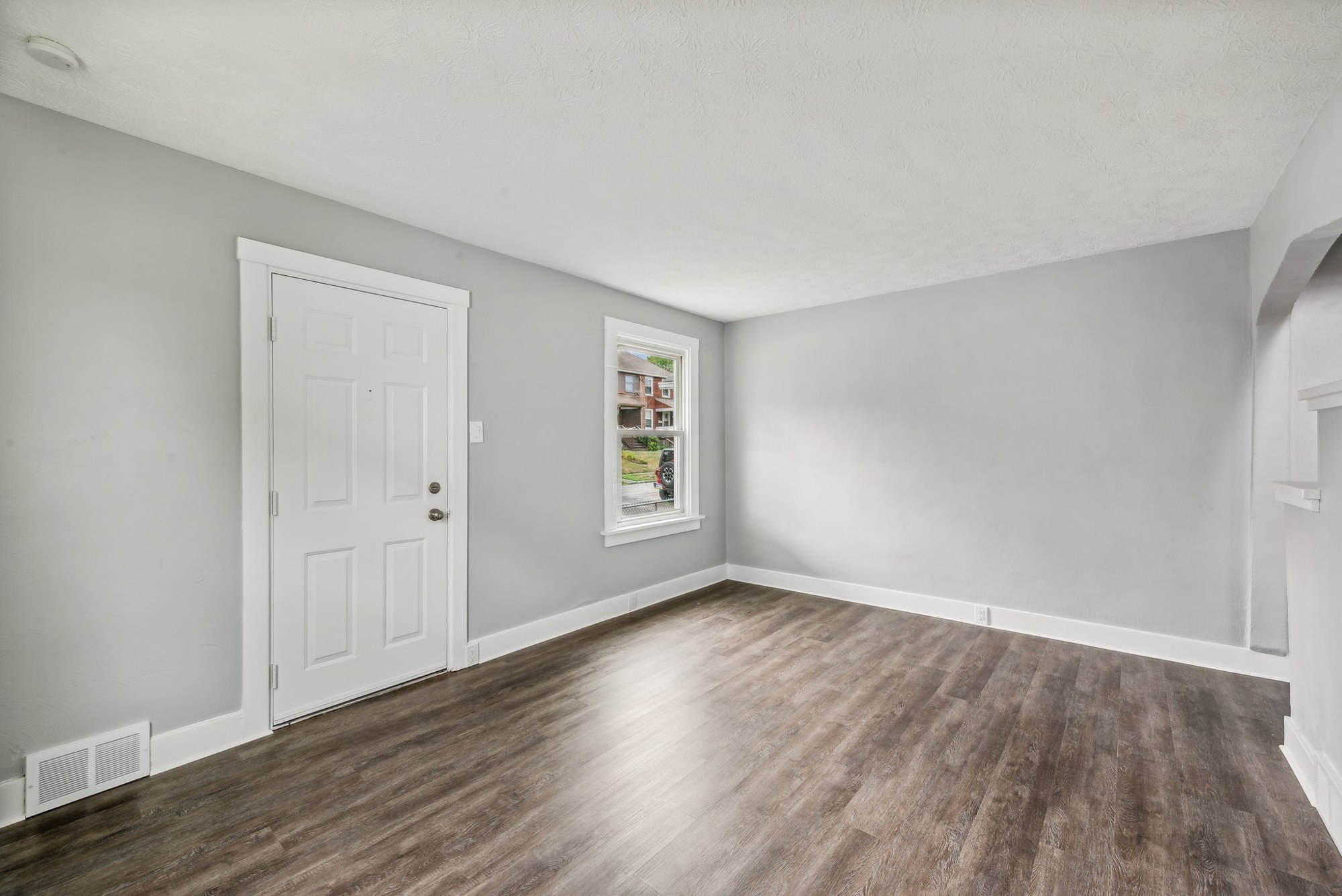 553 Farnsworth Ave – photo 13