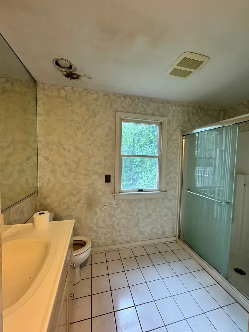 Before renovation: bathroom at 25 Locust Ln, Upper St. Clair